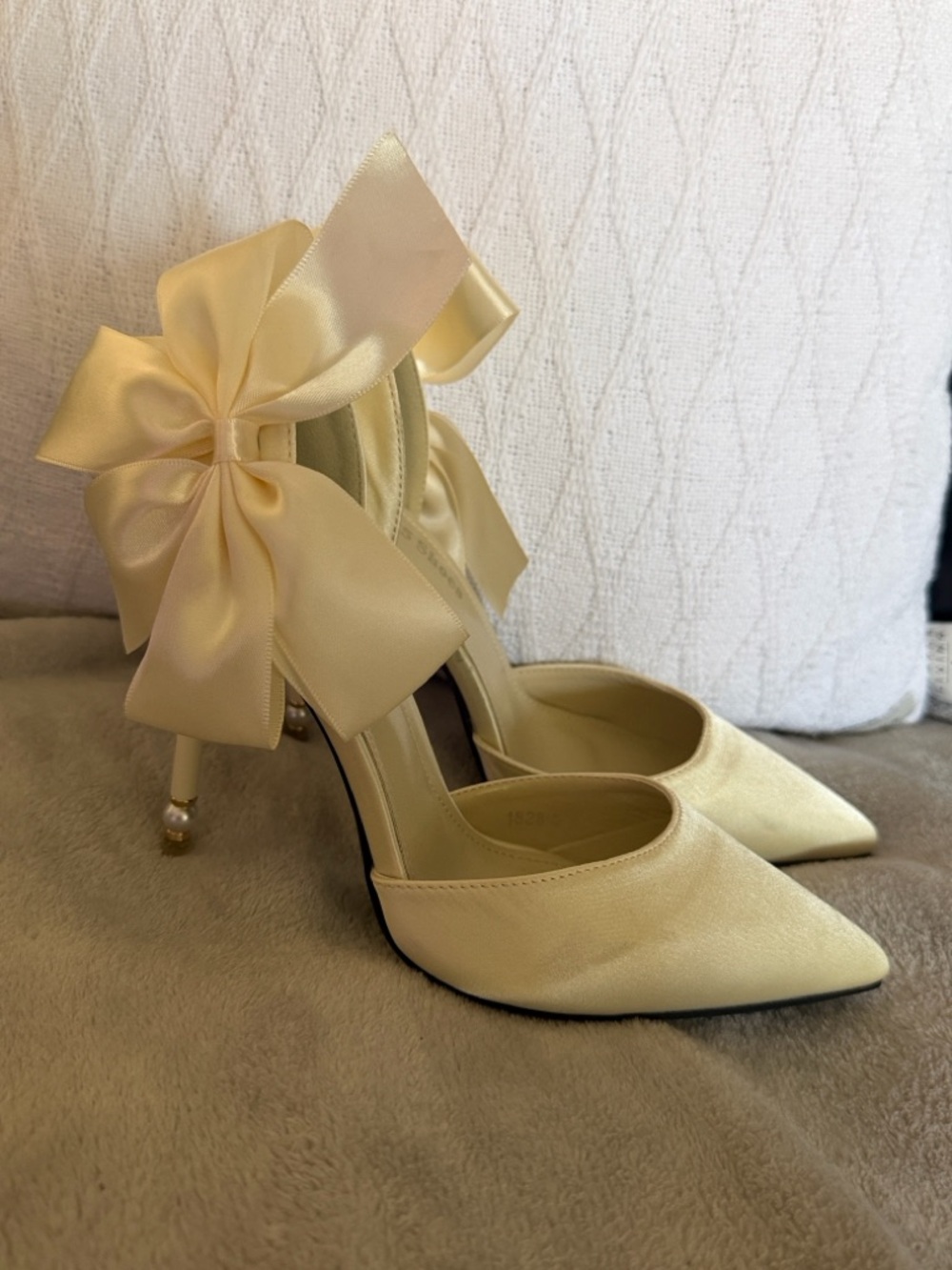 Elegant Cream Satin Pointed-Toe Heels with Bow Accent